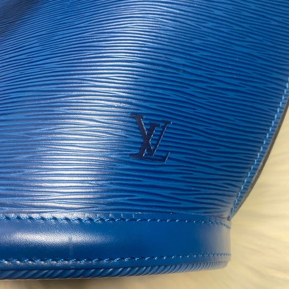 💯% Authentic St Jacques Epi Louis Vuitton - Picture 8 of 14